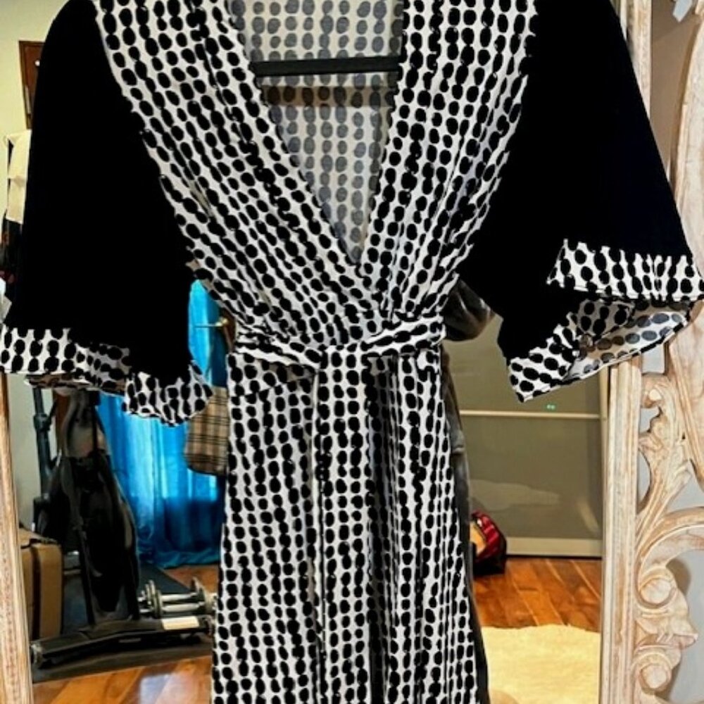 BCBGMaxazria classic belted dress